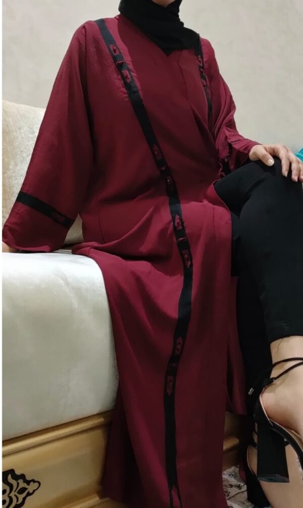 عباءة مميزة بالعقاد – Image 2